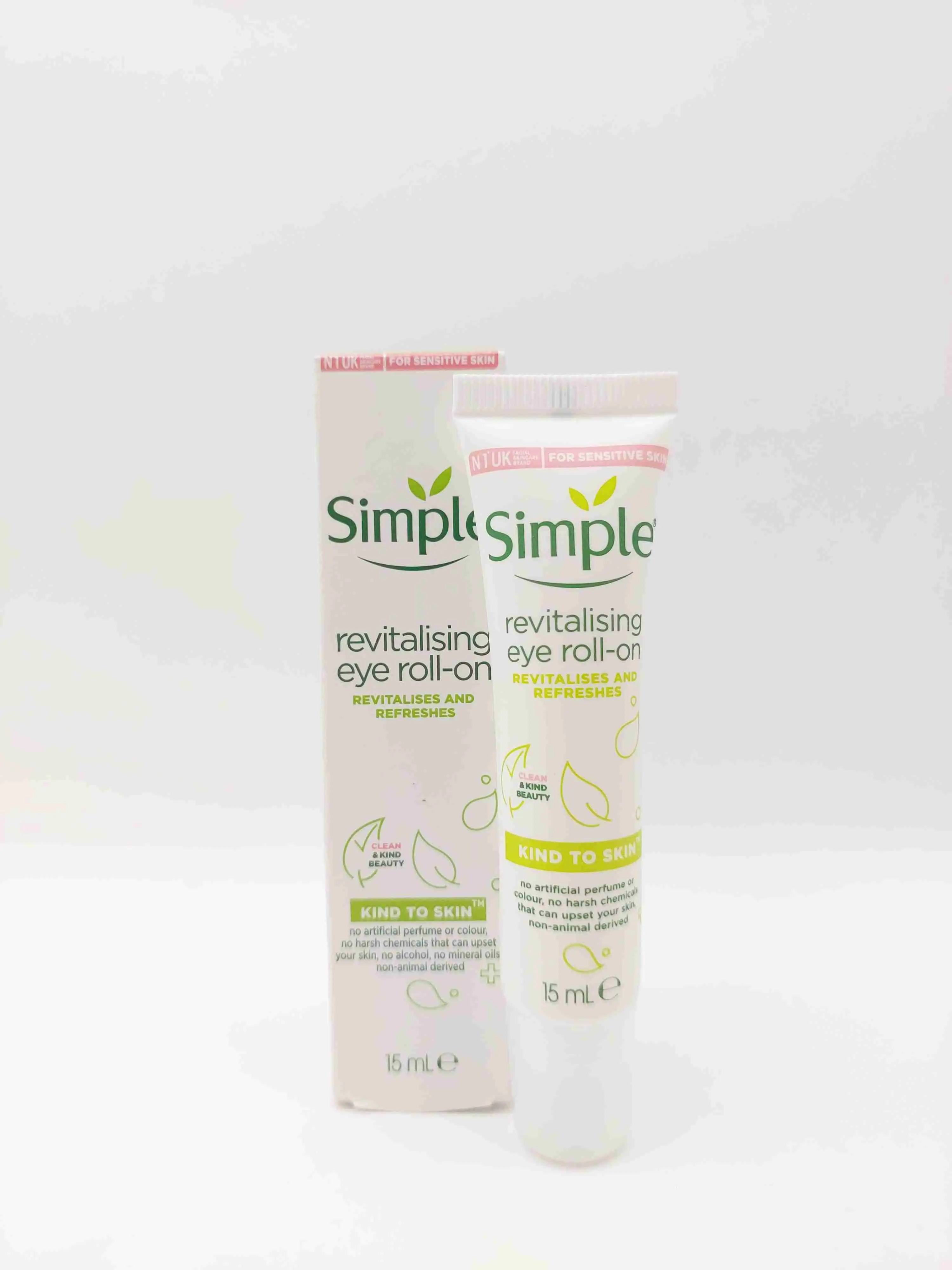 کرم دور چشم سیمپل مدل Revitalising حجم 15 میلی لیتر