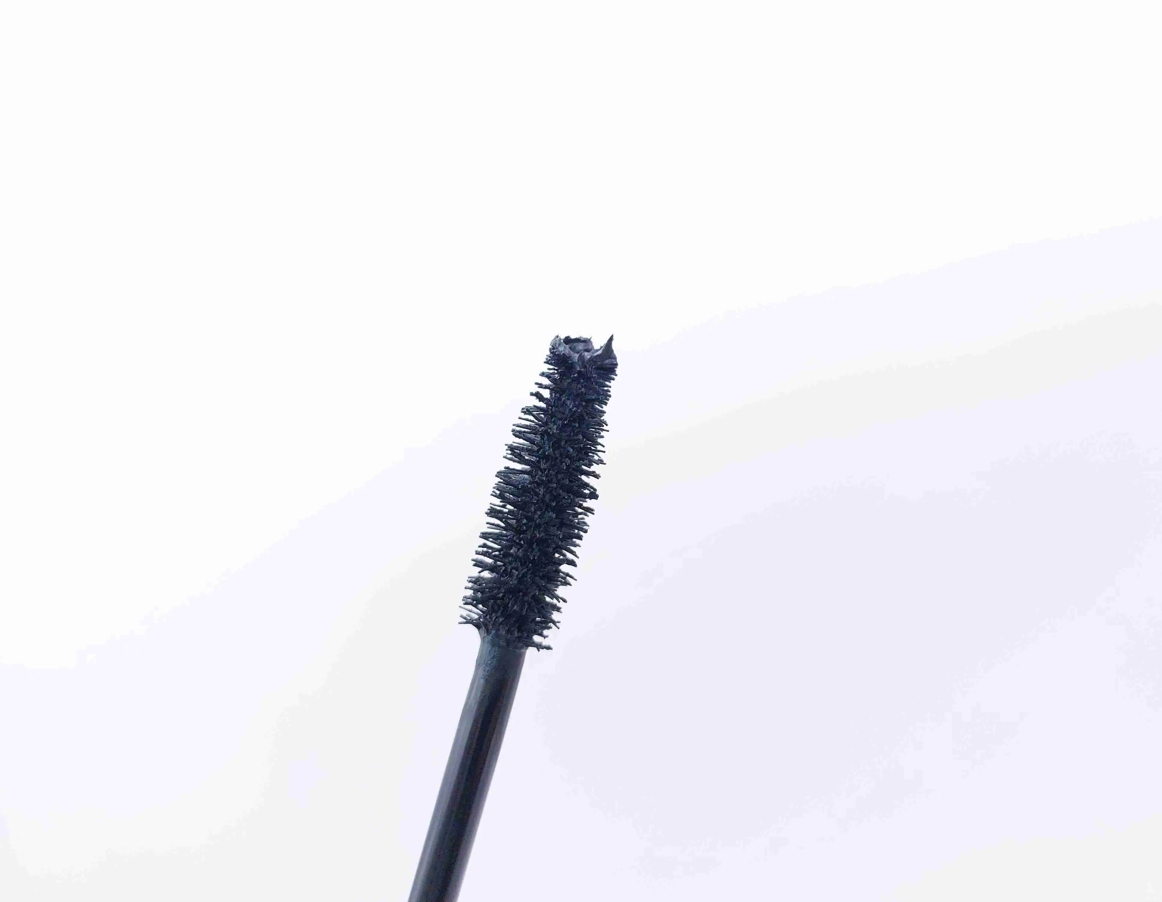 ریمل مژه ایزادورا بنفش حجم دهنده (Isadora)