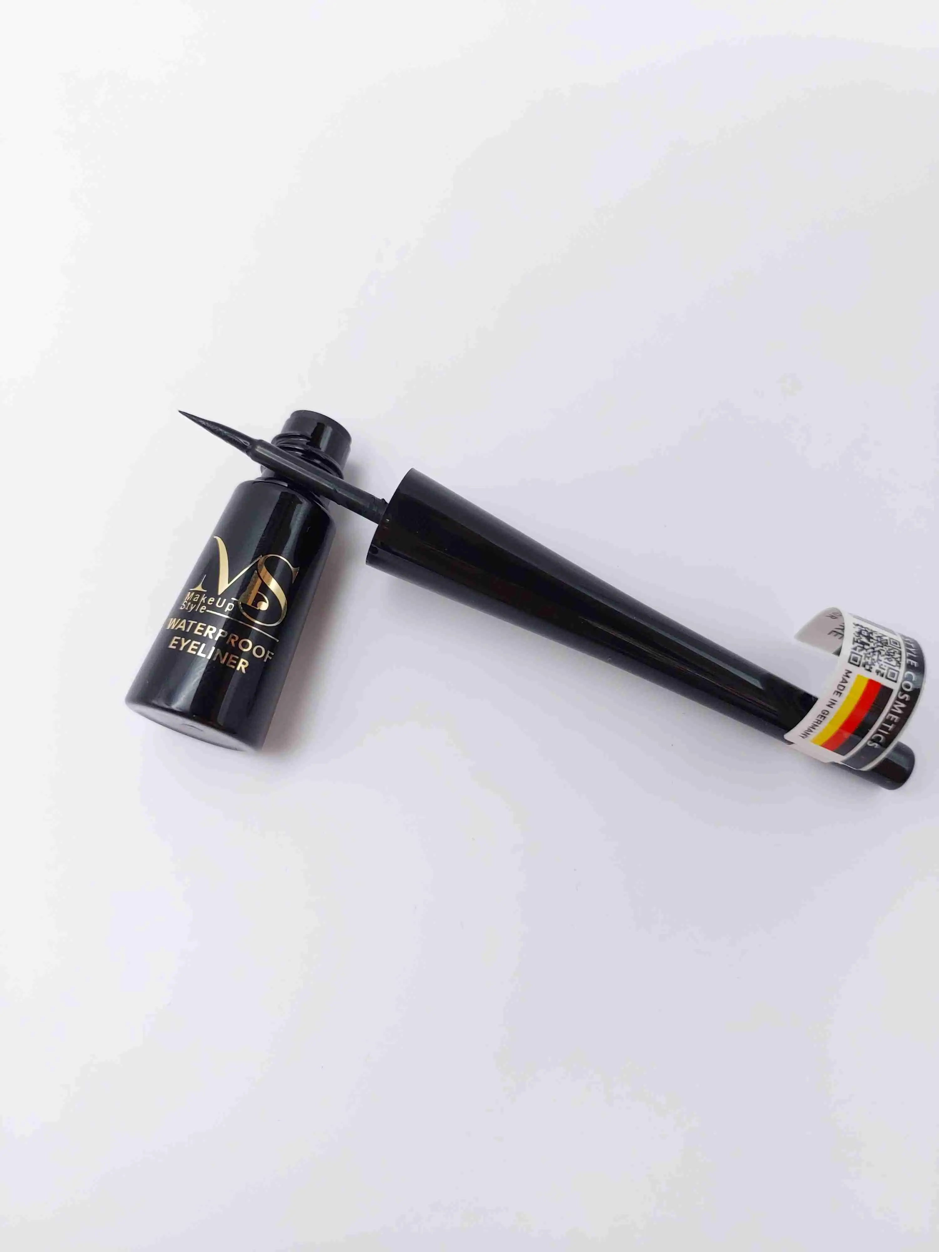 خط چشم ماژیکی کوزه ای ضد آب مشکی کوئین لش Queen's Lashes