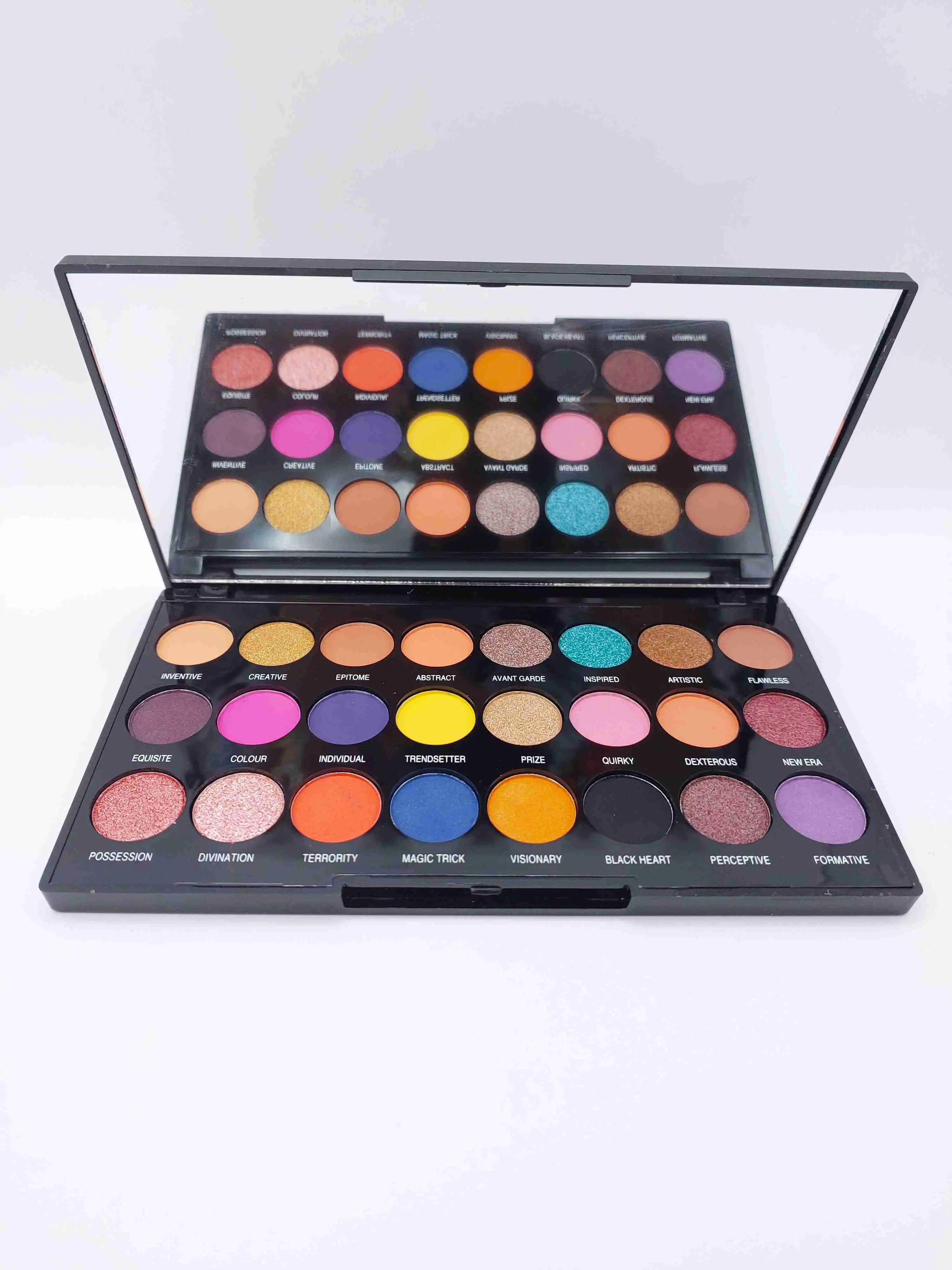 پالت سایه چشم 24 رنگ رولوشن Makeup Revolution London
