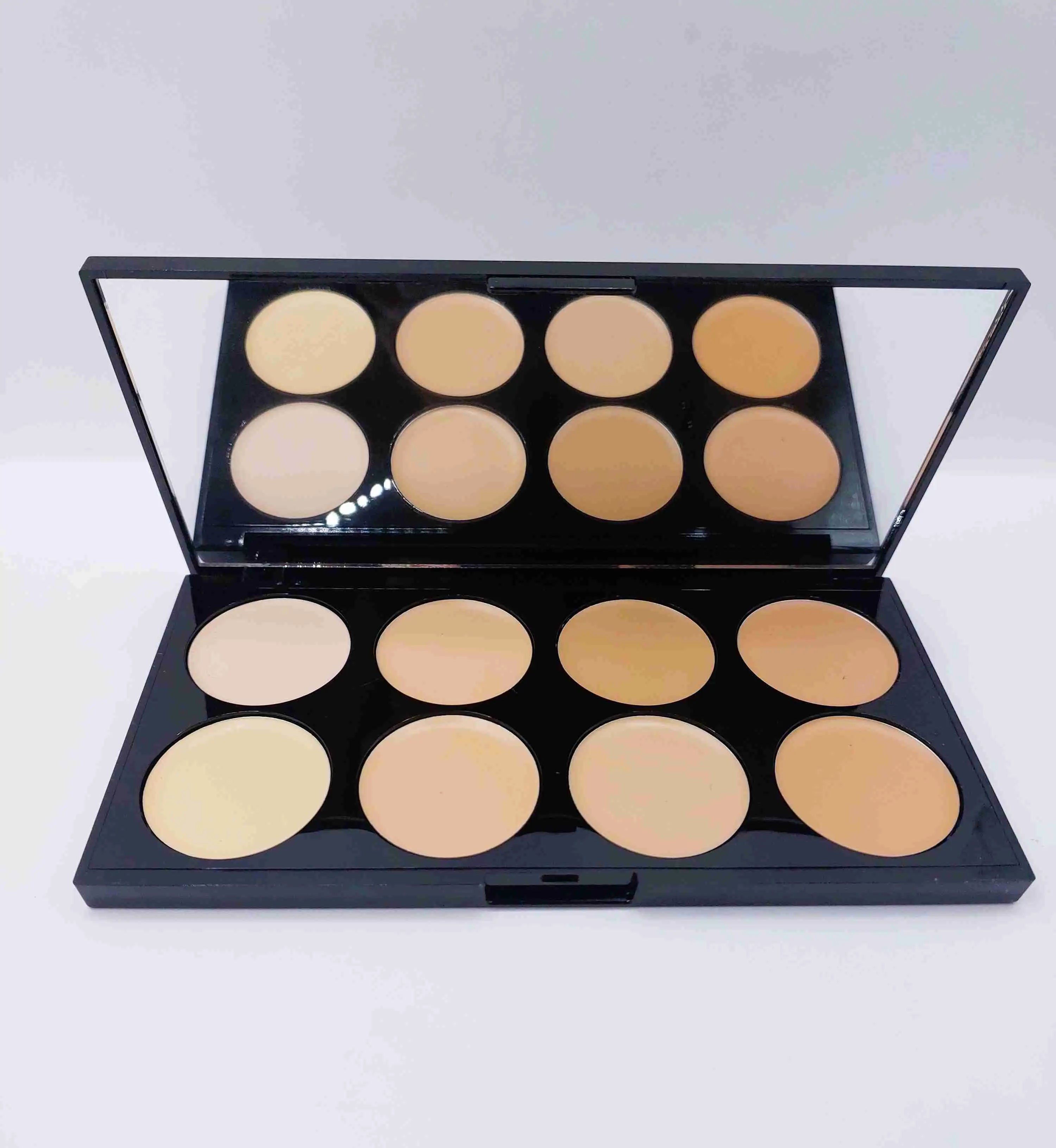  پالت کانسیلر میک‌آپ رولوشن Ultra Cover and Concealer Palette Light